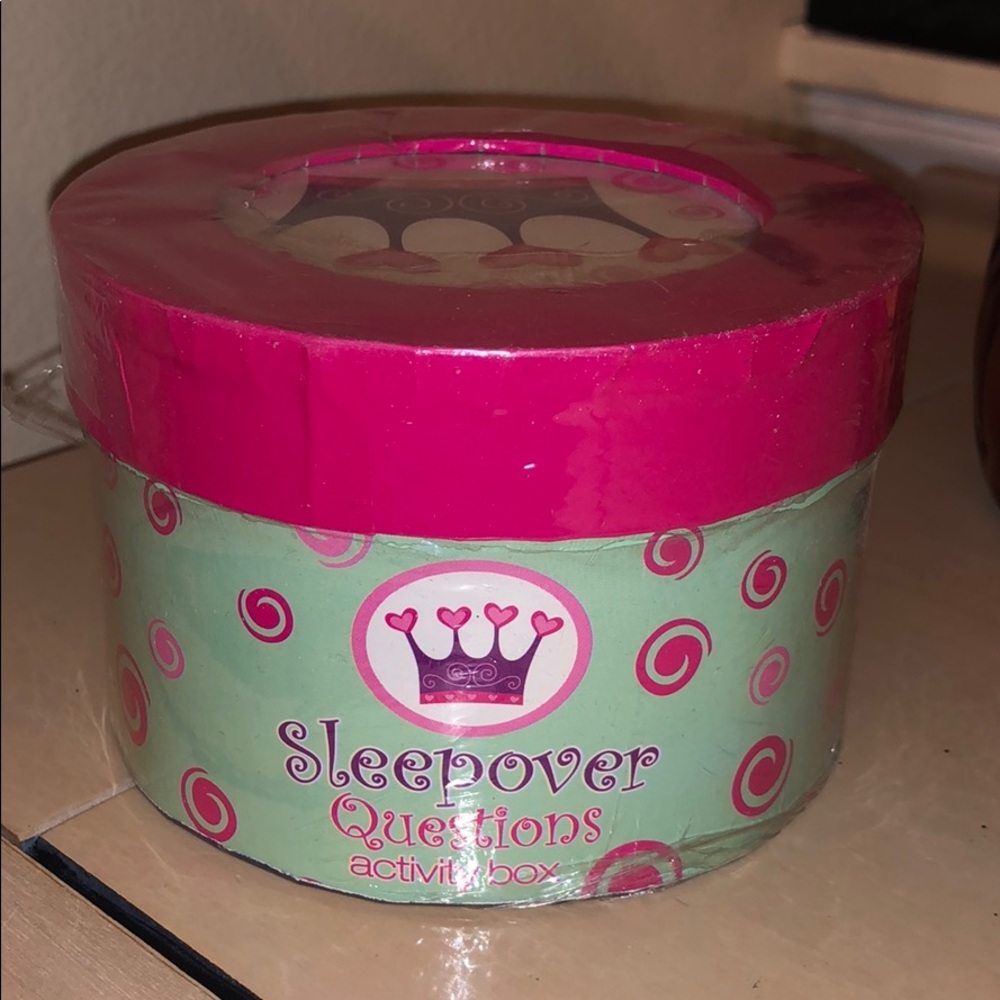 Sleepover Questions Activity Box👑 - Picture 1 of 3